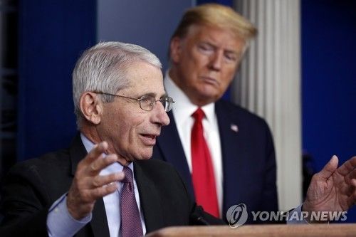 앤서니 파우치 전 NIAID 소장과 도널드 트럼프 미국 대통령 