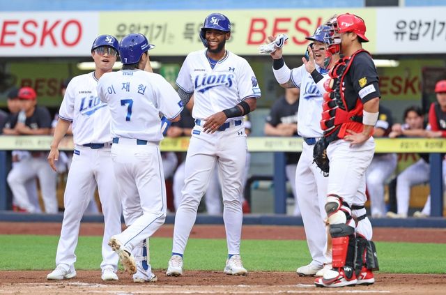 1회 5-0으로 달아나는 3점포 터뜨린 이재현