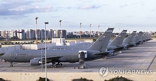 이스라엘 벤구리온 국제공항에 계류 중인 미군의 공중급유기들