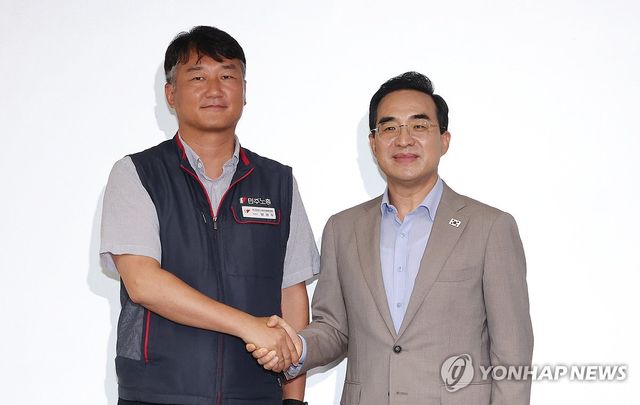 민주노총 방문한 박홍근 기획예산처 장관