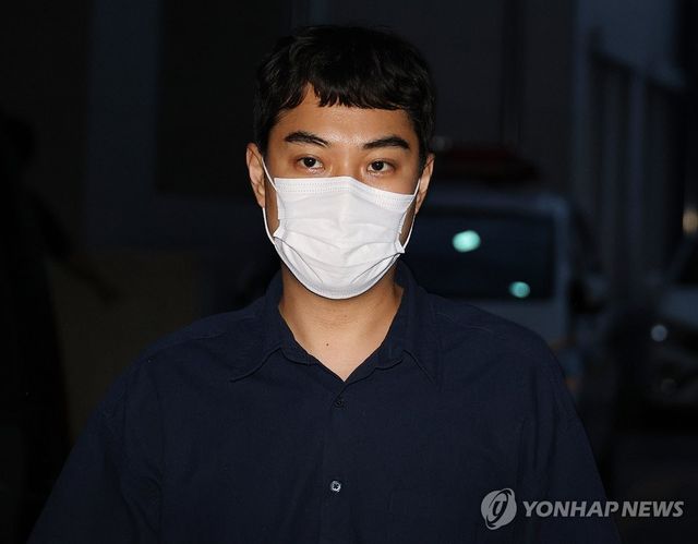 경찰, '아동 성매매' 최영중 전 청주시의원 15시간 밤샘 조사