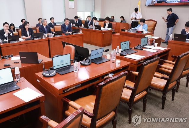 법사위, '보완수사권 폐지' 형소법 개정안 여당 주도 의결