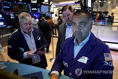 뉴욕 증권거래소의 트레이더