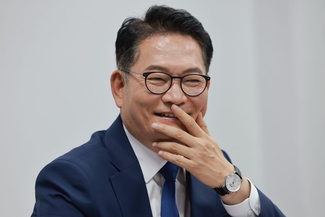 연합뉴스와 인터뷰하는 민주당 송영길 당대표 후보