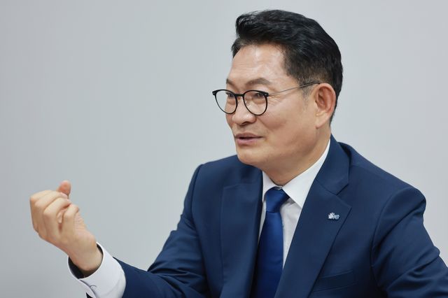 연합뉴스와 인터뷰하는 민주당 송영길 당대표 후보