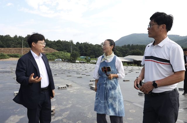 현장 점검하는 조용식 울산교육감(왼쪽)