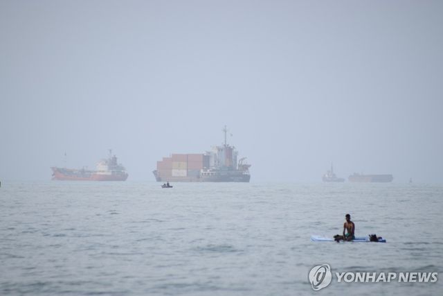호르무즈해협의 상선들
