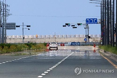 포항 도로 위에 피어오른 아지랑이