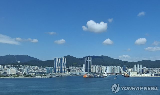 부산항 북항과 도심