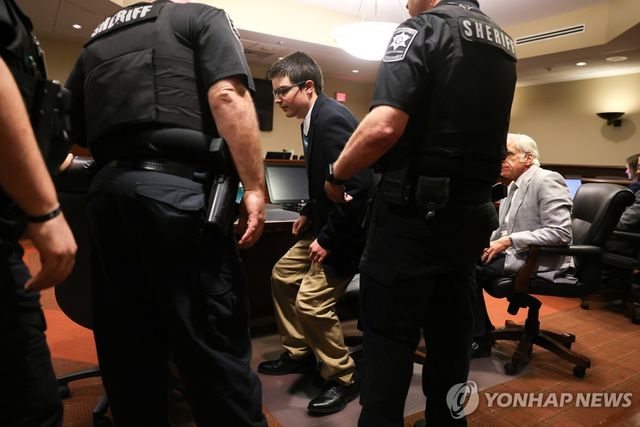 美법원, 학교 총격 저지른 10대에 가석방 없는 종신형 선고 