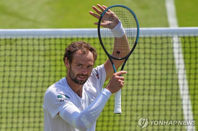 윔블던 16강 오른 사피울린