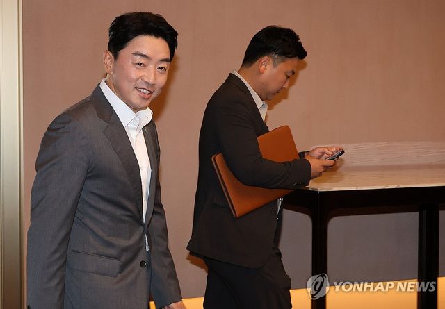 민주당 워크숍 참석하는 강훈식 대통령 비서실장