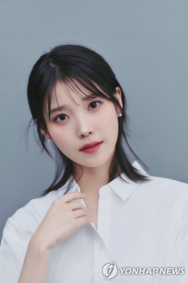 가수 겸 배우 아이유
