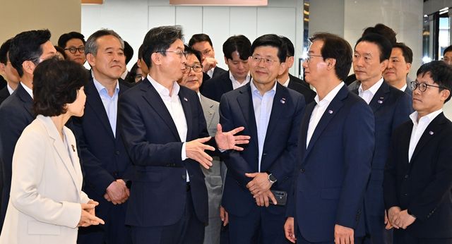 부산 서민 금융복합지원센터 개소