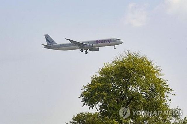 6월 파키스탄 도착하는 이란 대표단 항공기