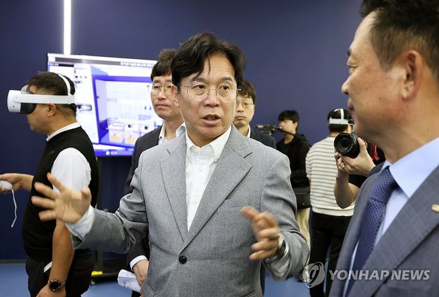 한국광기술원 방문한 김영훈 장관