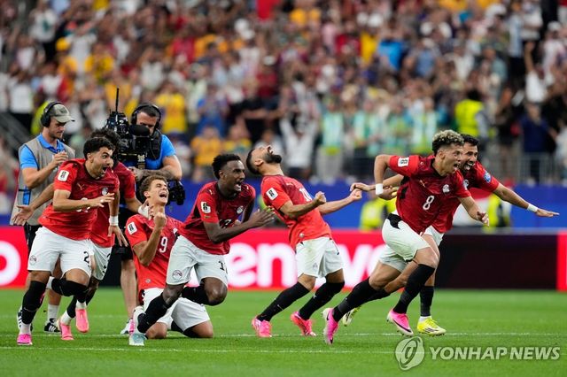 승리에 기뻐하는 이집트 선수들
