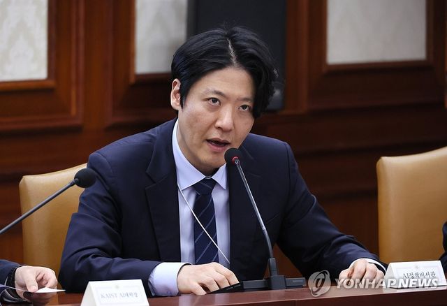 보고하는 김우창 AI정책비서관