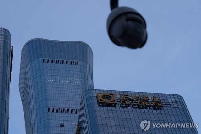 창이 뚫린 베이징 시틱타워