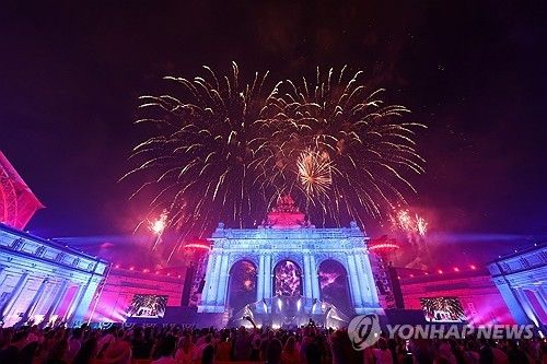 지난 달 28일 브뤼셀 생캉트네르 공원에서 열린 미국 건국 250주년 축하 행사에서 불꽃놀이가 펼쳐지고 있다. [로이터 연합뉴스 자료사진. 재판매 및 DB 금지] 