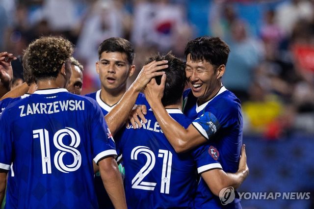 멀티골 기록한 손흥민