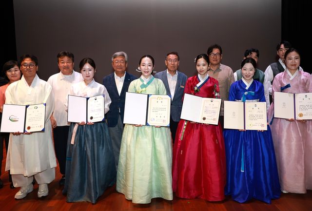 수상자 기념 촬영