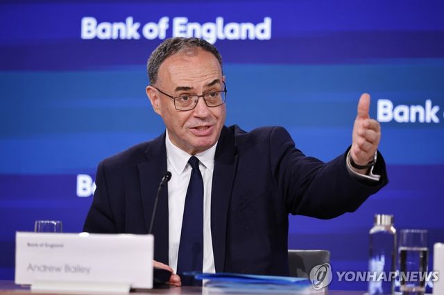 기자회견 하는 앤드루 베일리 BOE 총재