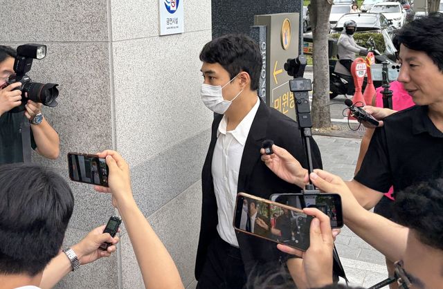 영장심사 출석하는 모습