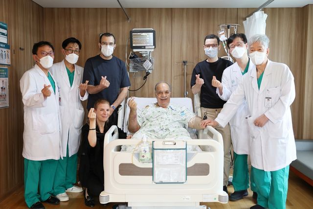 모로코 가족과 서울아산병원 의료진