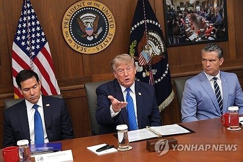 내각회의 주재하는 도널드 트럼프 미국 대통령