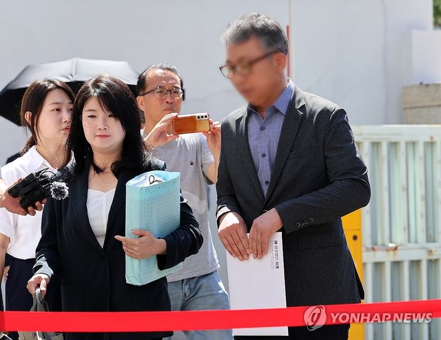 장윤기 사건 영장 실질 심사 출석하는 전 형사과장