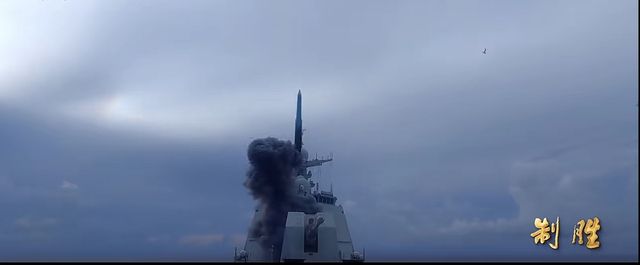 中, 7천500t급 구축함서 '항모킬러' 극초음속 미사일 발사
