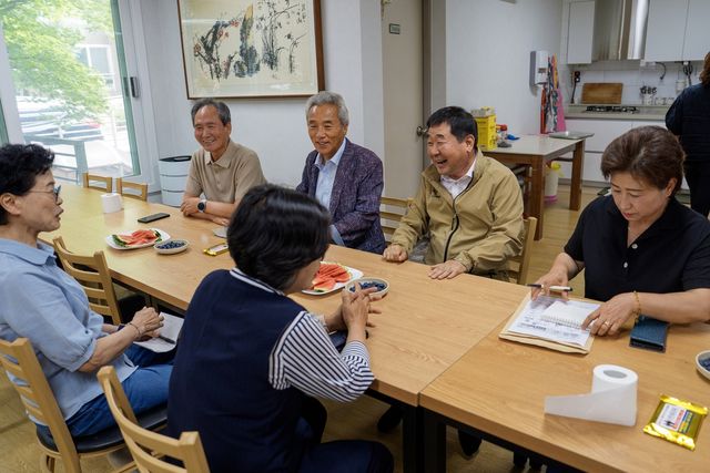 초중9리 경로당 방문한 이재영(오른쪽 두번째) 군수