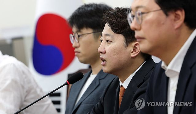 발언하는 이준석 대표
