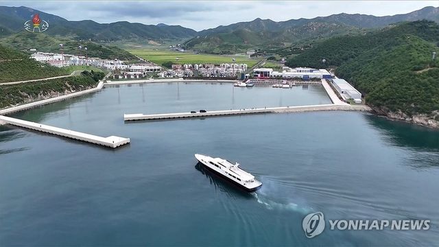 김정은, 낙원바다양식소 준공식 참석…지방발전정책 성과 부각