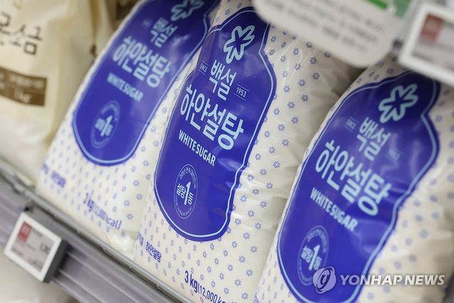 (서울=연합뉴스) 임화영 기자 = 5일 서울의 한 대형마트에 진열된 설탕. 2026.4.5 hwayoung7@yna.co.kr
