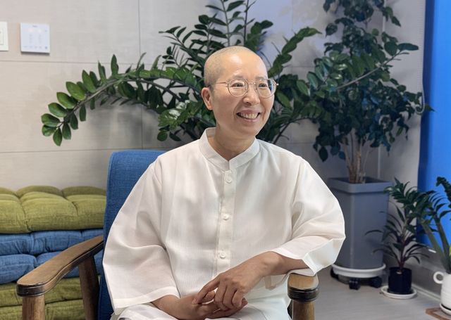 인터뷰하는 불교 상담심리 전문가 효록스님
