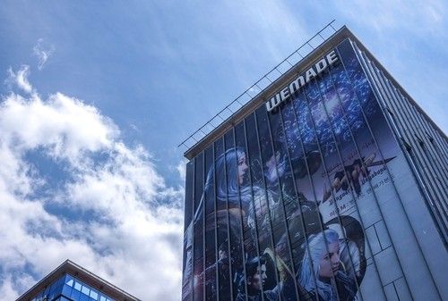 경기 성남시 위메이드 사옥 벽면의 '미르M '광고