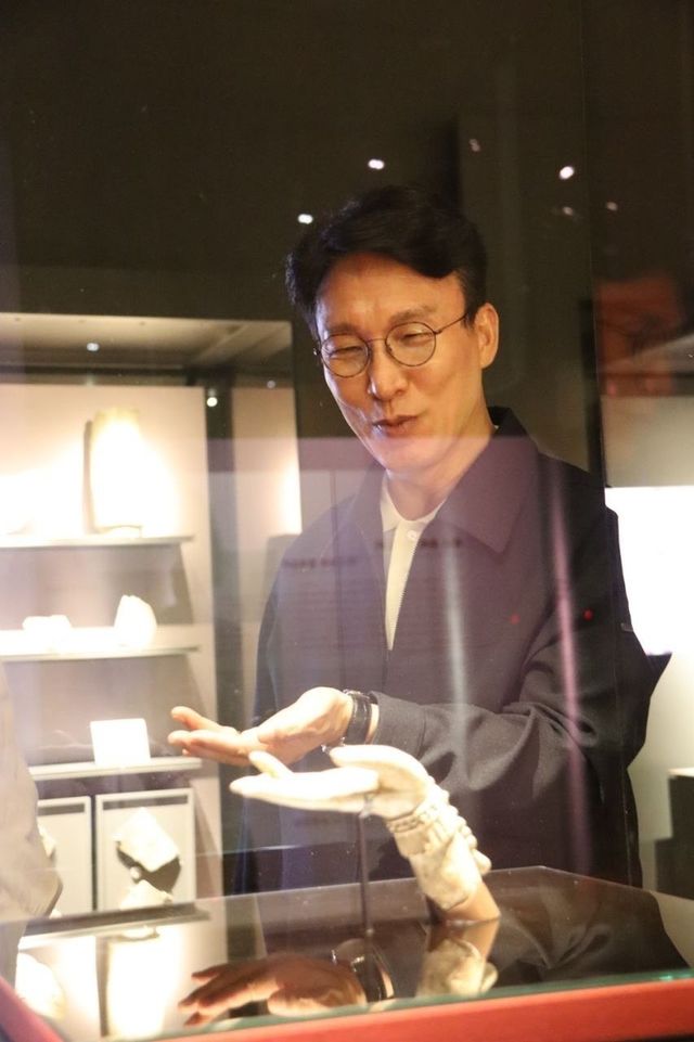 익산박물관 찾은 김민석 전 총리