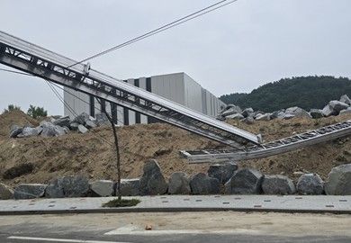 고압선과 접촉한 이사용차 사다리