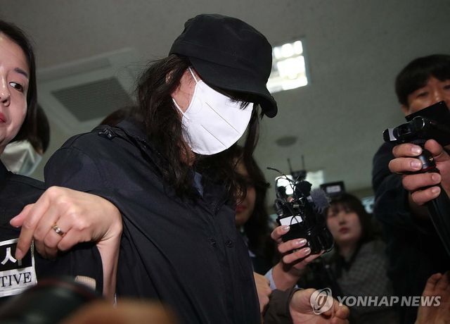 영장실질심사 받는 '캐리어 시신' 피해자 딸