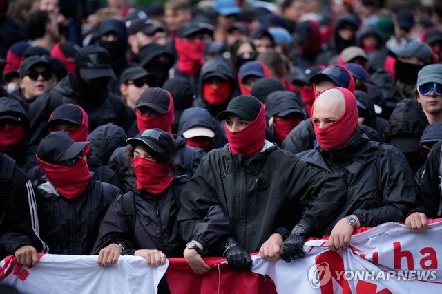 AfD 반대 시위대