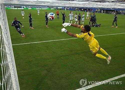 4일 아르헨티나전에서 선전한 카보베르데 골키퍼 보지냐의 선방