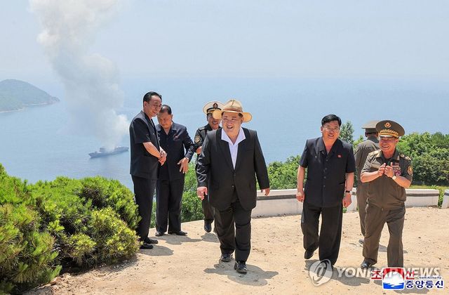 북한, 구축함 '강건호' 무기시험 진행