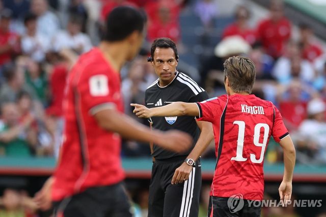 한국과 남아프리카공화국 경기의 심판