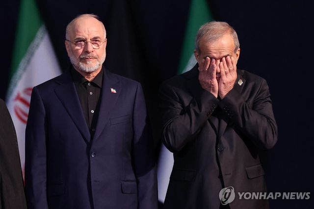 이란 내 협상파인 모하마드 바게르 갈리바프 의회의장과 마수드 페제시키안 이란 대통령 [UPI 연합뉴스. 재판매 및 DB 금지]