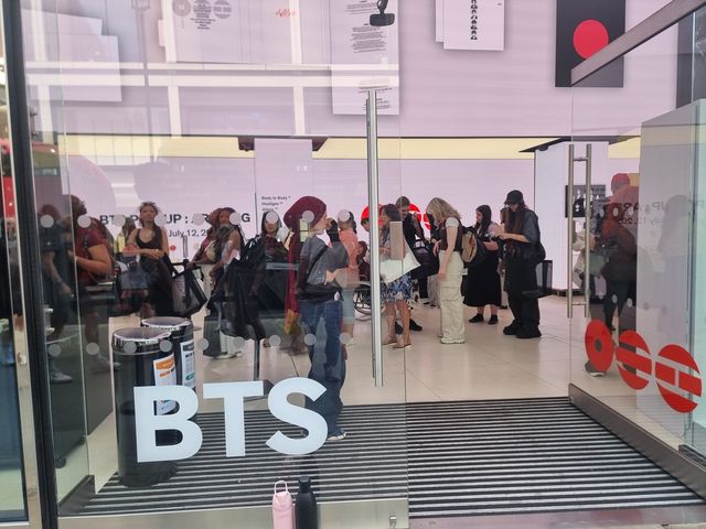 BTS 런던 팝업 스토어
