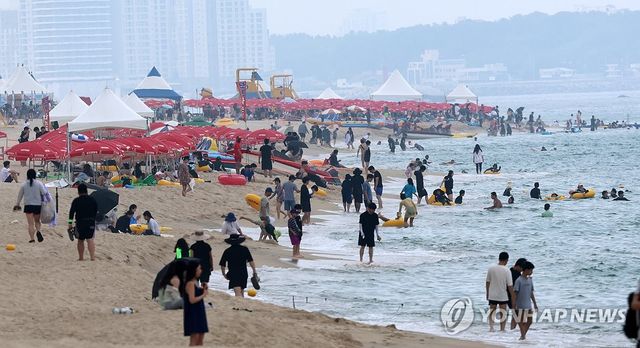 개장 후 첫 휴일 경포해수욕장