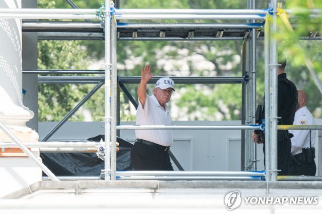 골프클럽 다녀온 트럼프 대통령
