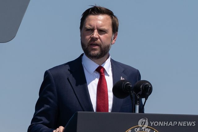 4일 독립 기념일 연설하는 밴스